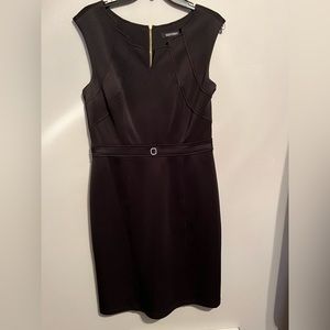 Ellen Tracy back sheath, size 8.